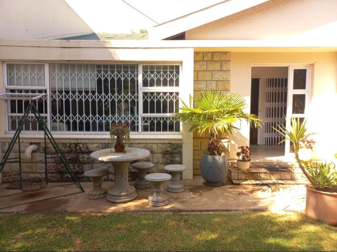 Anri Guesthouse Bloemfontein Kültér fotó